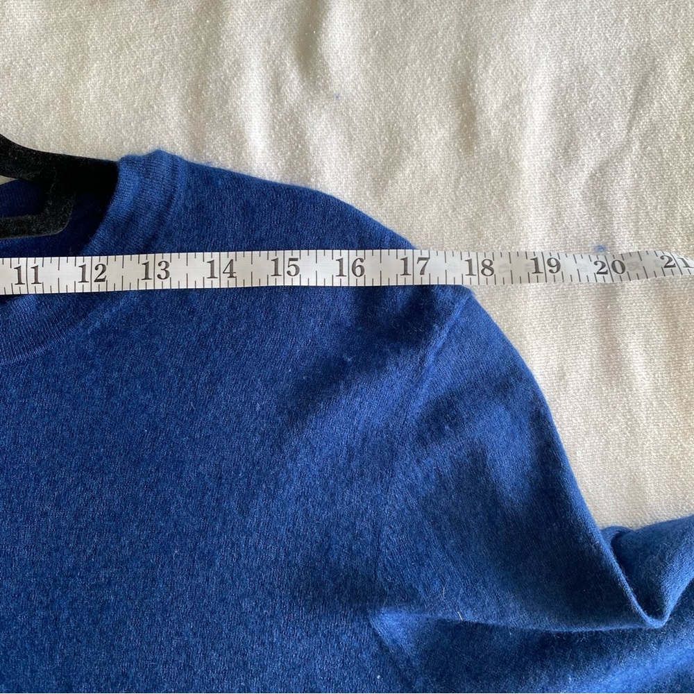 Neiman Marcus $250 Scoop Neck Sweater Size L Blue Silk Cashmere Sweater Weather - Picture 6 of 8